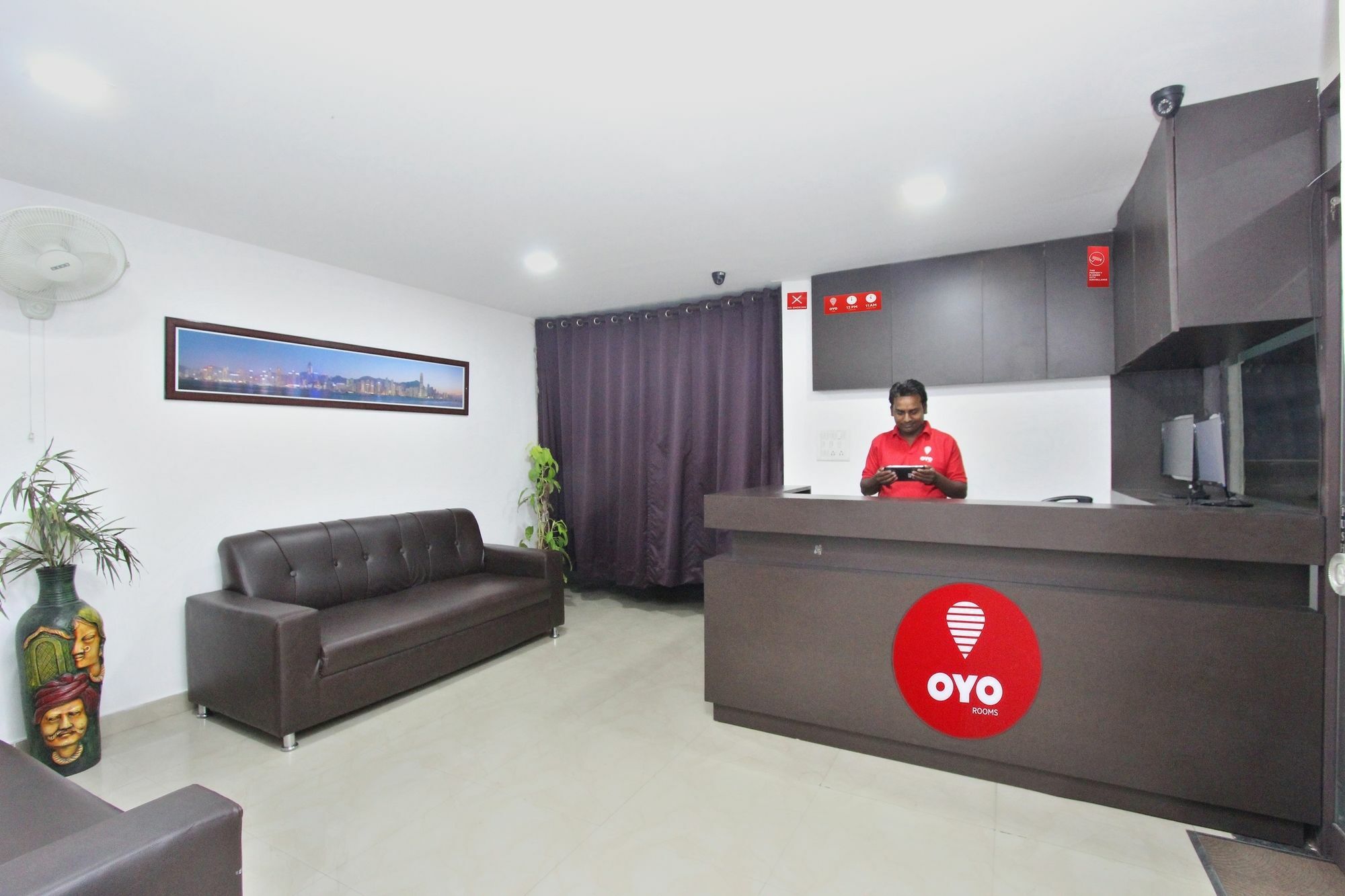 Oyo 4290 Silicon Suits Bangalore Esterno foto